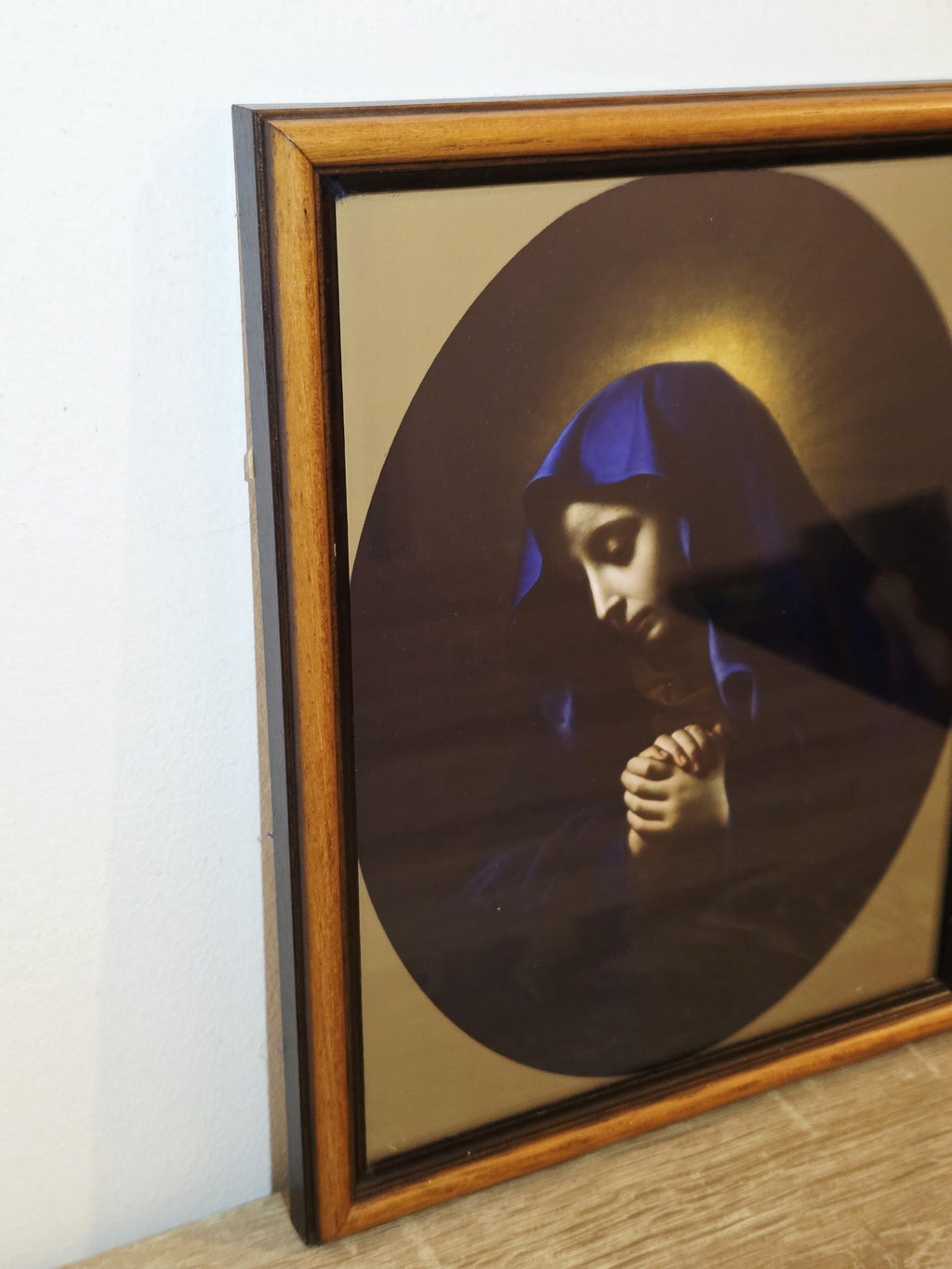 Praying Virgin Mary — Devotional Print in a Vintage Wooden Frame – photo 3