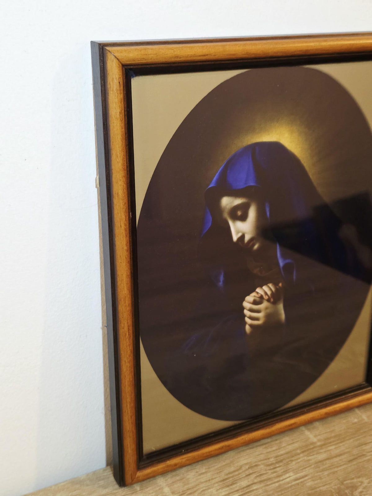 Praying Virgin Mary — Devotional Print in a Vintage Wooden Frame – photo 3