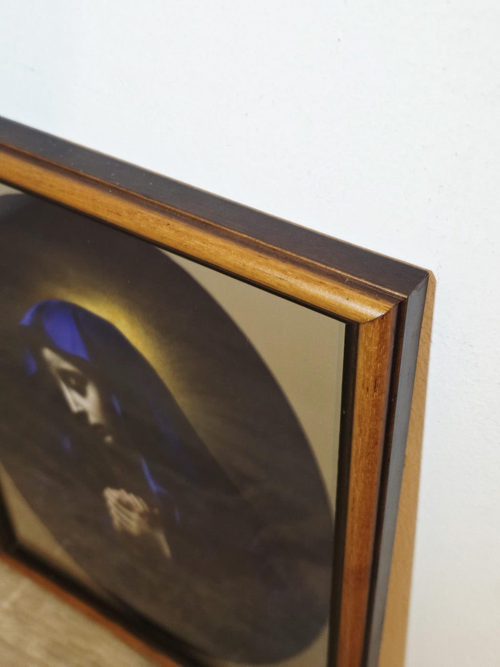 Praying Virgin Mary — Devotional Print in a Vintage Wooden Frame – photo 4